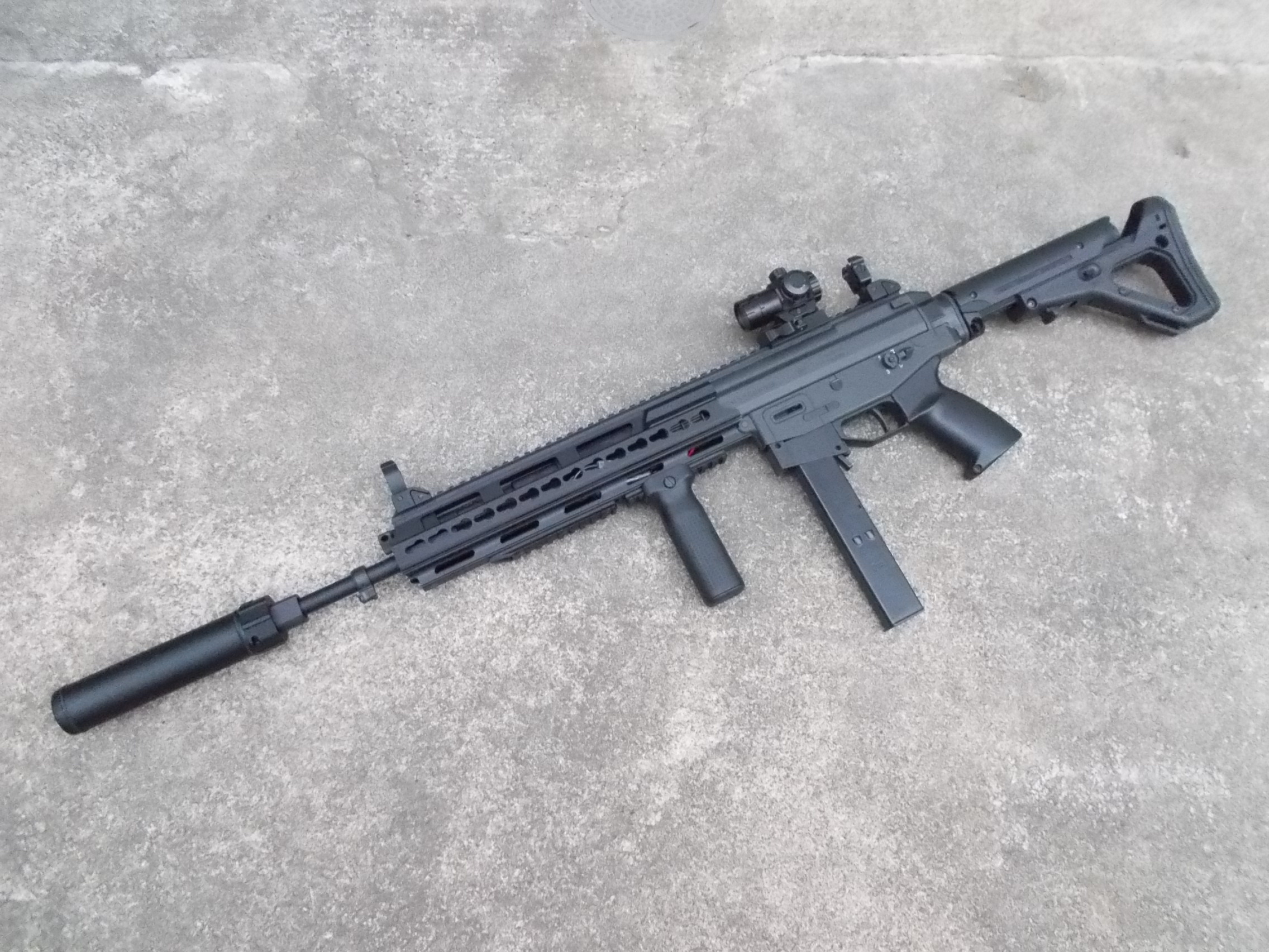 サバゲー】実銃と同じ排莢するエアガン!『弾詰まり(ジャム)も
